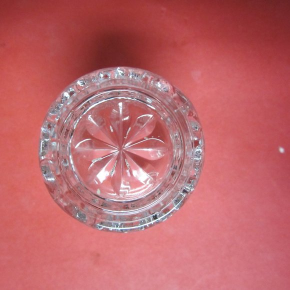 VINTAGE 50'S PRESSED GLASS TEALIGHT HOLDER W/DIAMOND CUTS AND BARS FLOWER BOTTOM - Picture 5 of 5